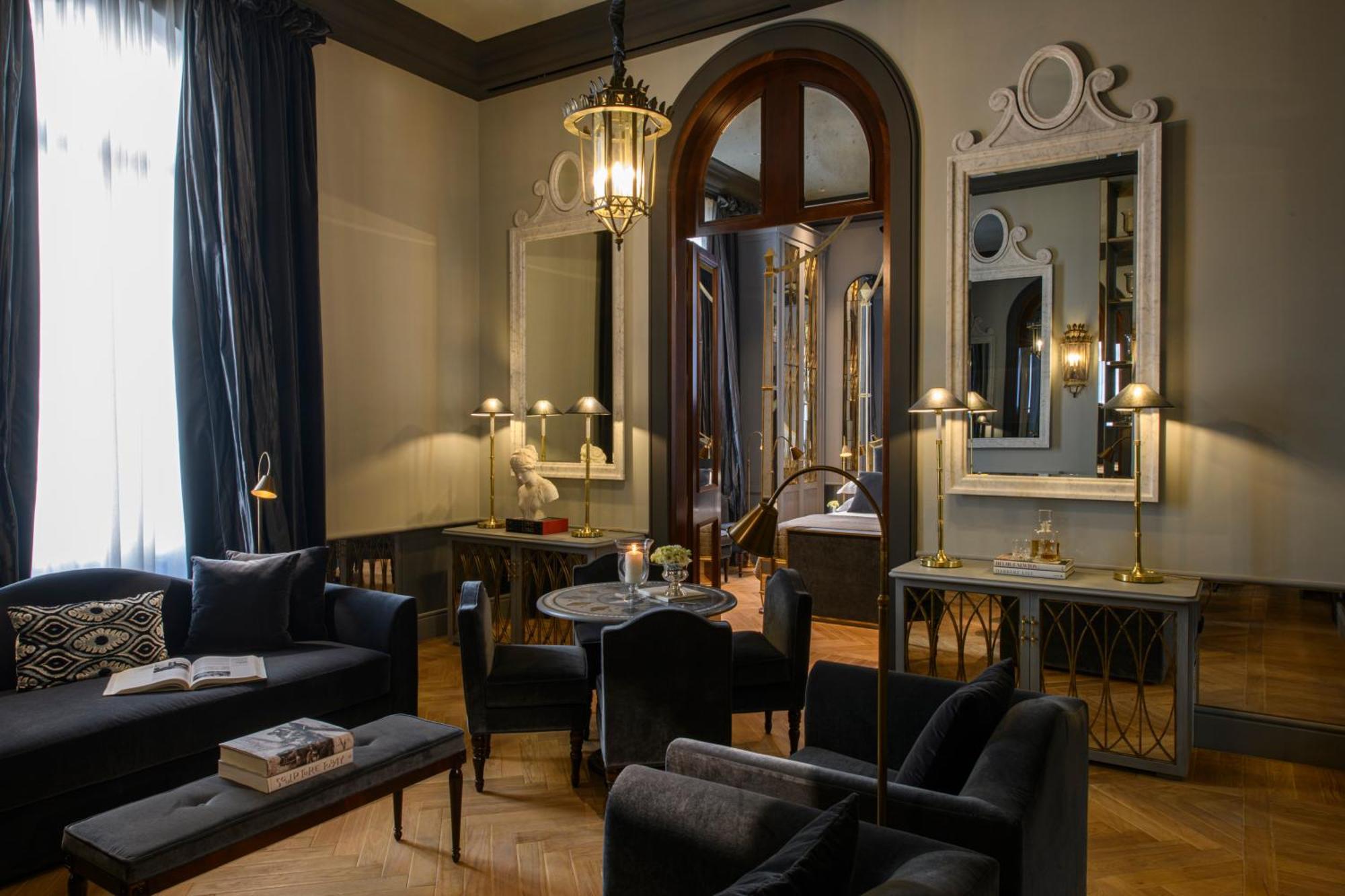 Helvetia&Bristol Firenze - Starhotels Collezione Exteriör bild A suite at the Hotel de Crillon