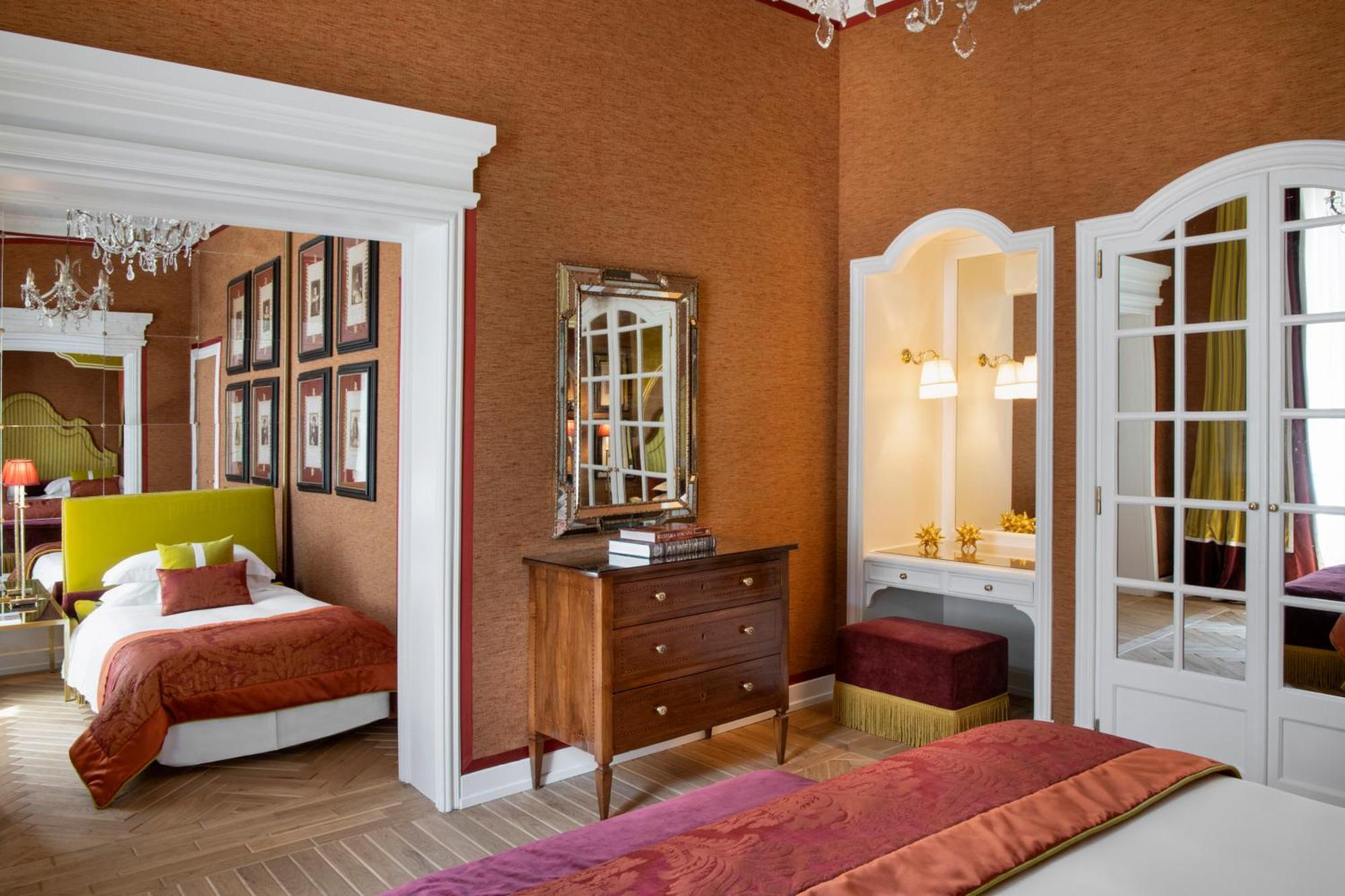 Helvetia&Bristol Firenze - Starhotels Collezione Exteriör bild A suite at the Hotel de Crillon