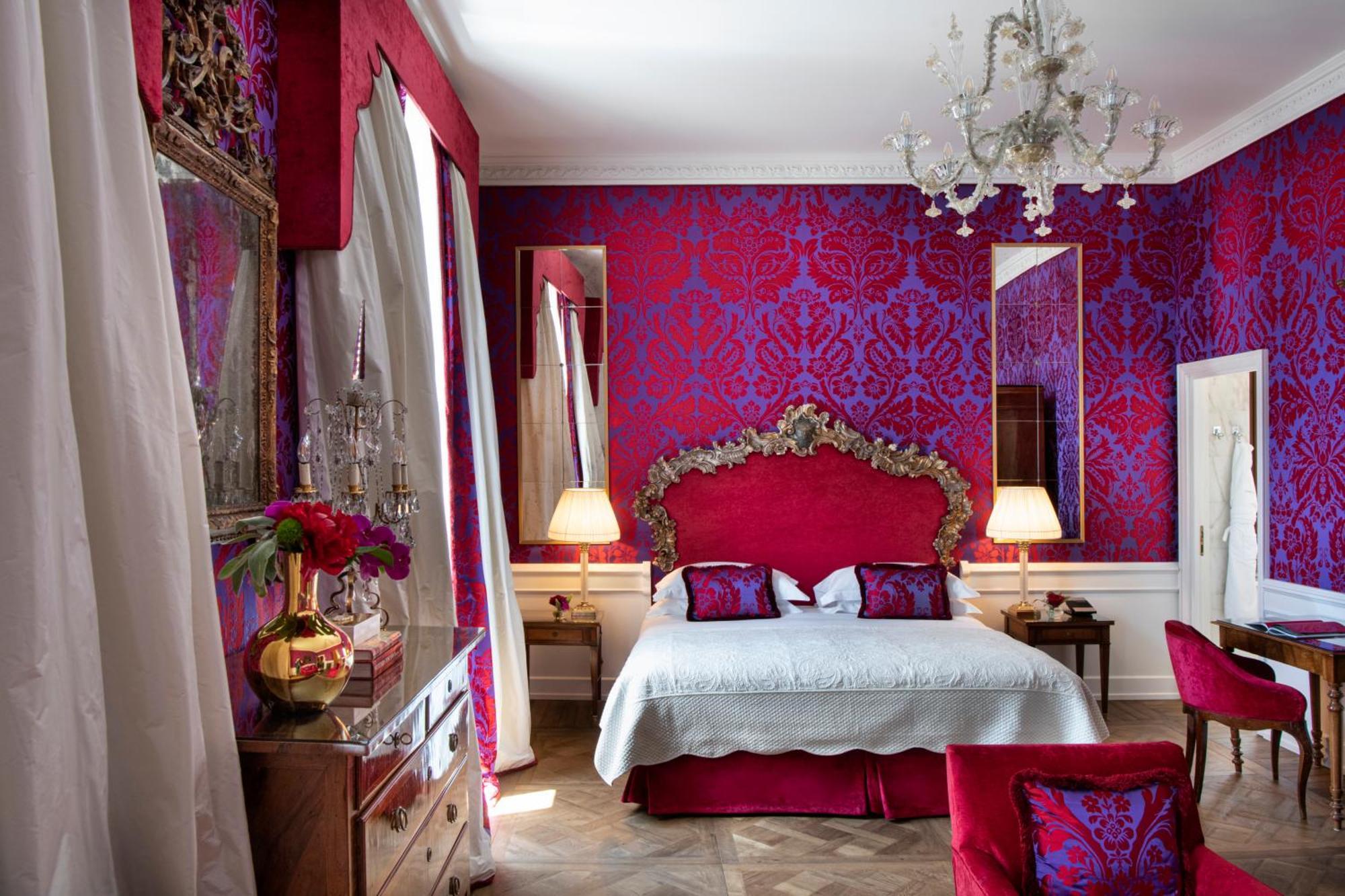 Helvetia&Bristol Firenze - Starhotels Collezione Exteriör bild A suite at the Hotel de Crillon