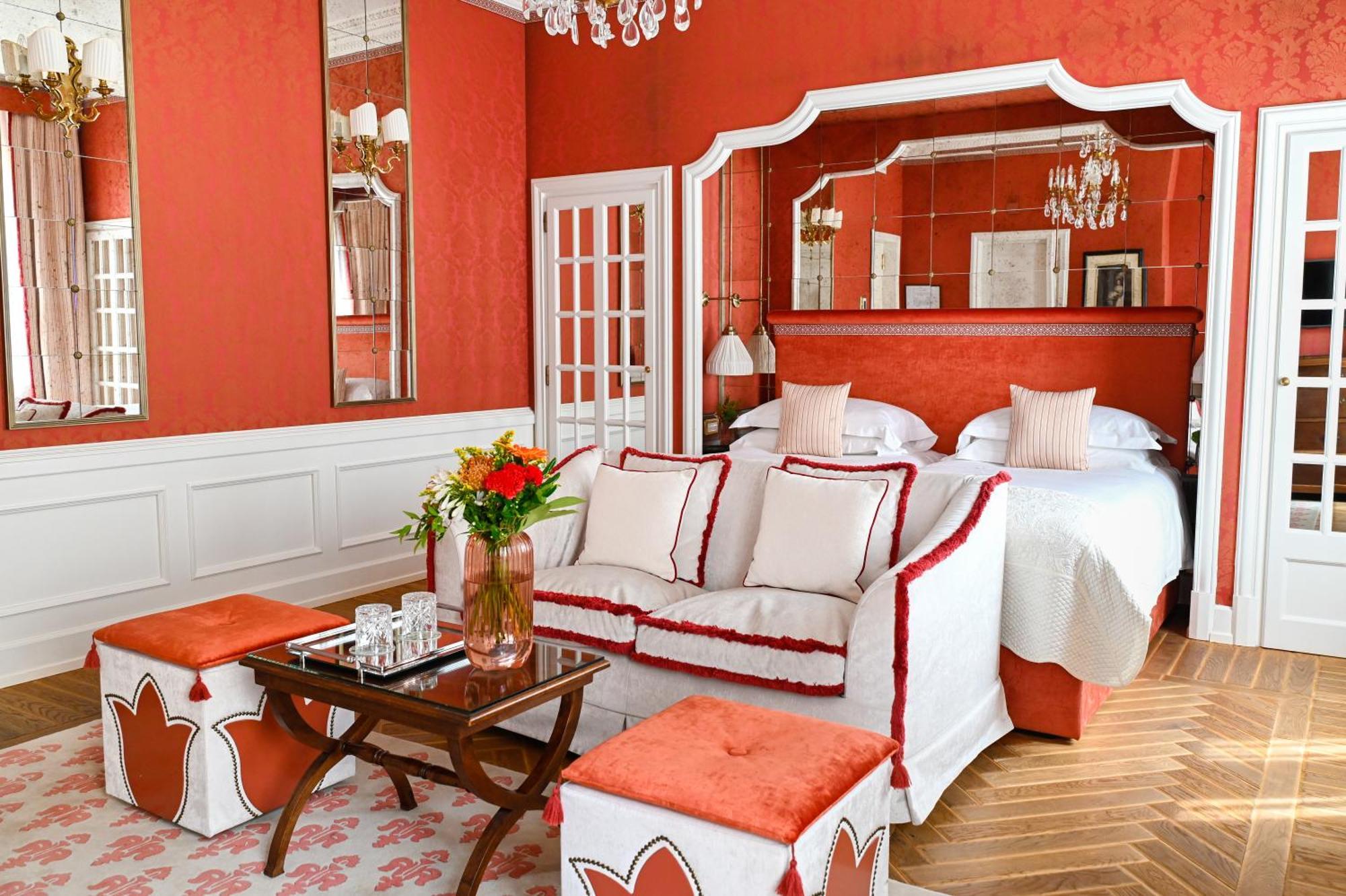 Helvetia&Bristol Firenze - Starhotels Collezione Exteriör bild A suite at the Hotel de Crillon