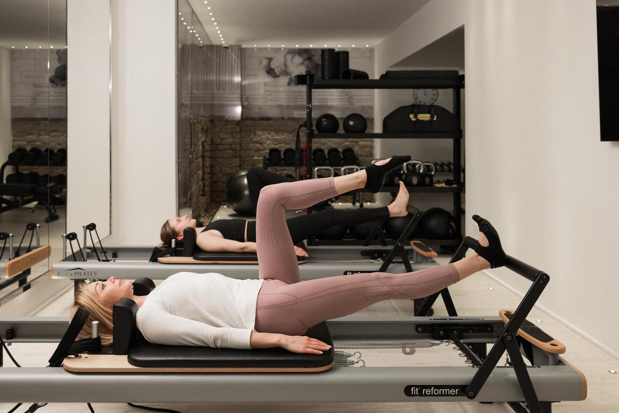 Helvetia&Bristol Firenze - Starhotels Collezione Exteriör bild A woman using a Pilates reformer